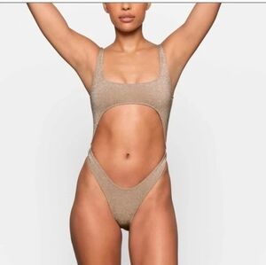 SKIMS Swim Suit Large